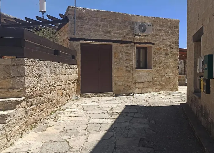 Cottage In Anogyra
