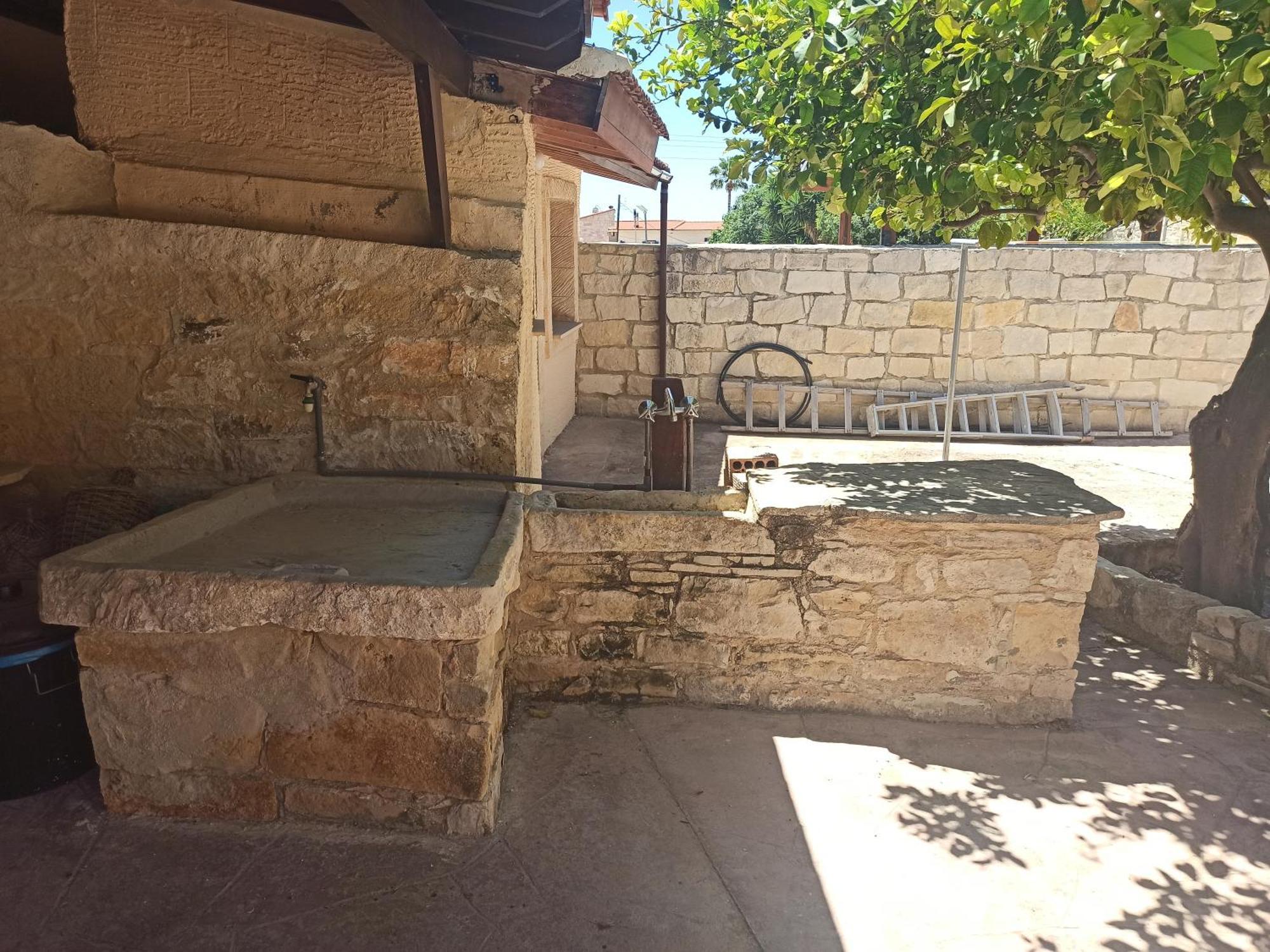 In Anoyira